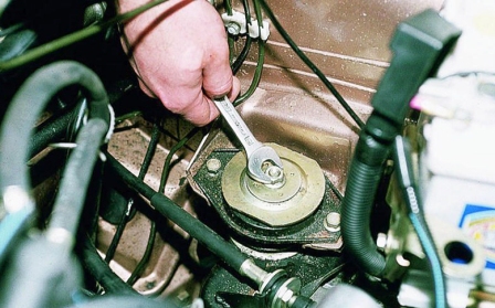 Как проверить опоры двигателя на приоре