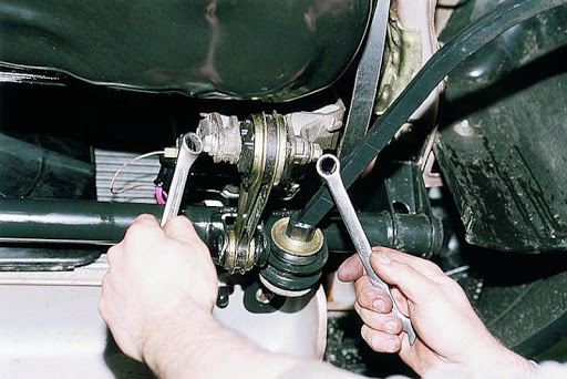 Как проверить опоры двигателя на приоре